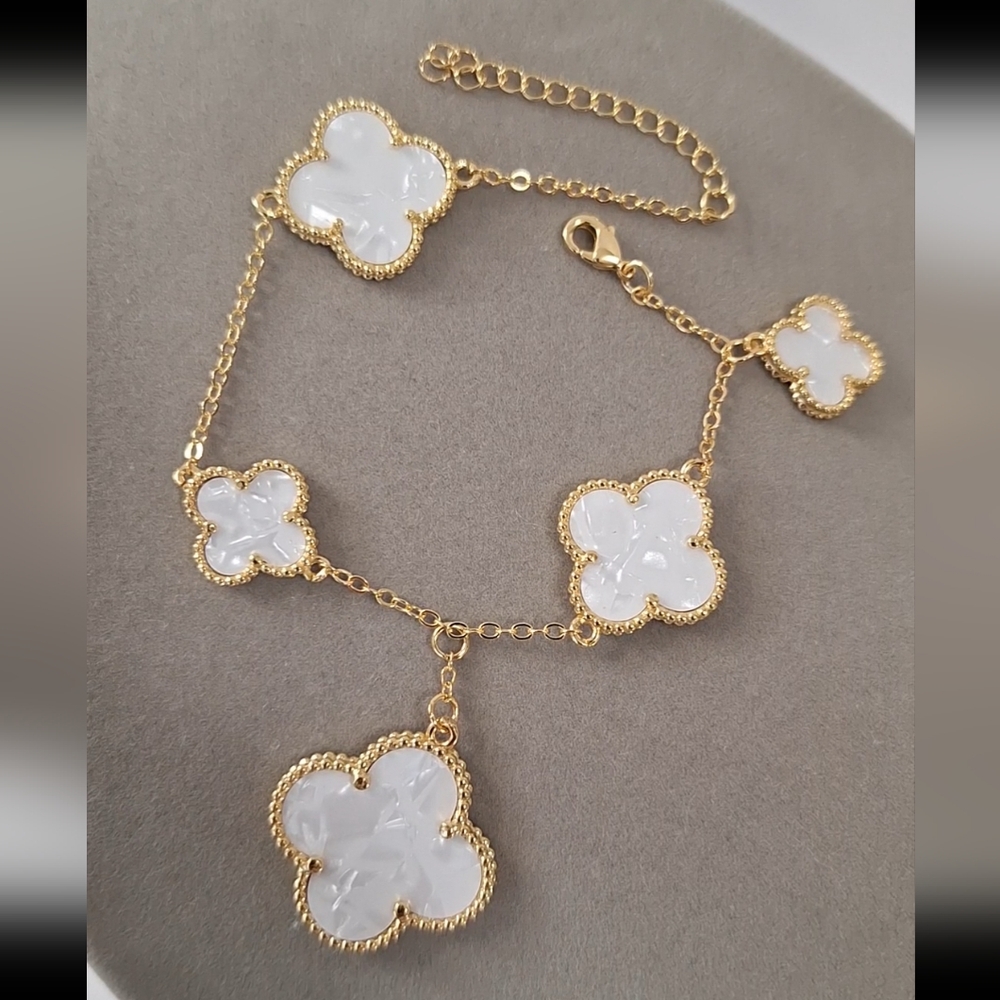 Mother Of Pearl Dangle Clover Bracelet